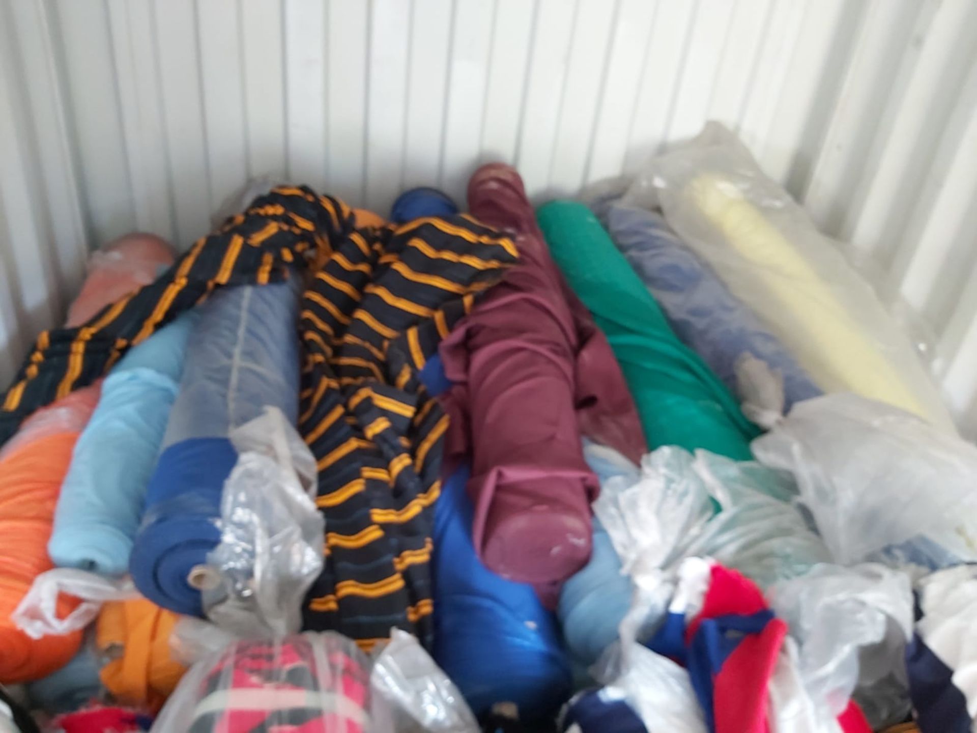 Approximately 205 Rolls Mixed Fabric - Circa 12,000 Metres - Bild 2 aus 4