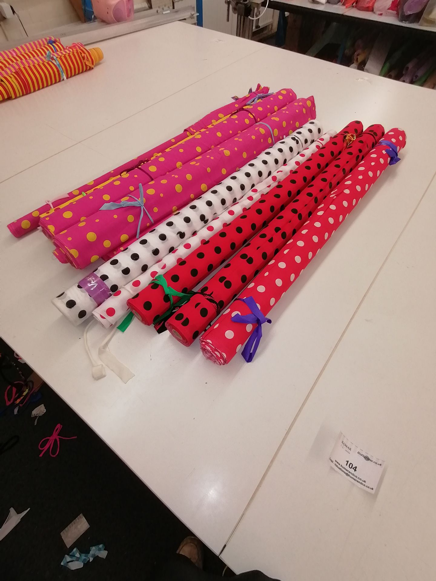 9 x Rolls of polka dot printed fabric . Estimated 100+ linear meters RRP £18-20 per meter - Bild 3 aus 4