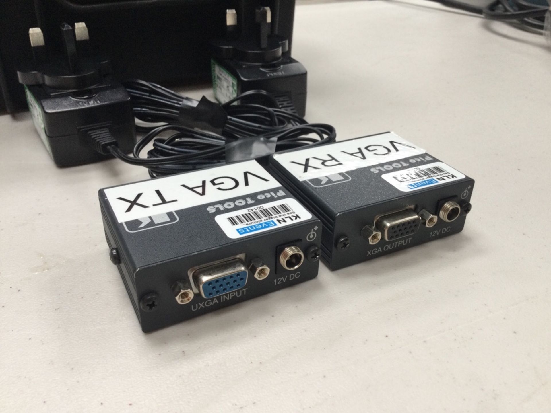 Kramer PT-110XL / PT120XL VGA over Cat5 TX & RX Kit with PSU’s c/w Flightcase - Image 2 of 4