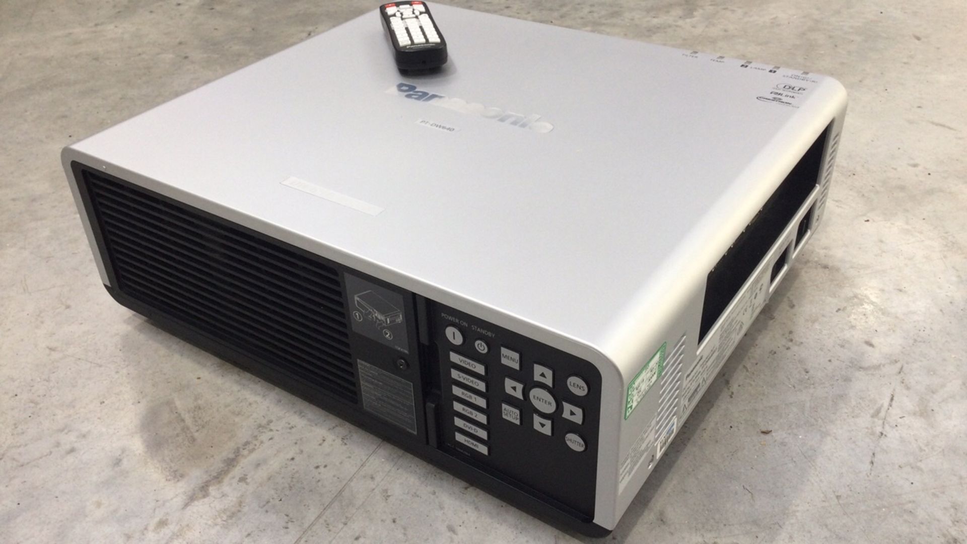 Panasonic PT-DW640 Projector (671 Hours on Lamps) c/w Remote & Flightcase - Image 2 of 8