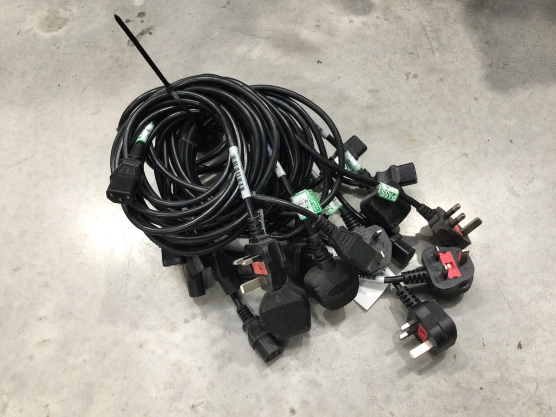 10x IEC Cable