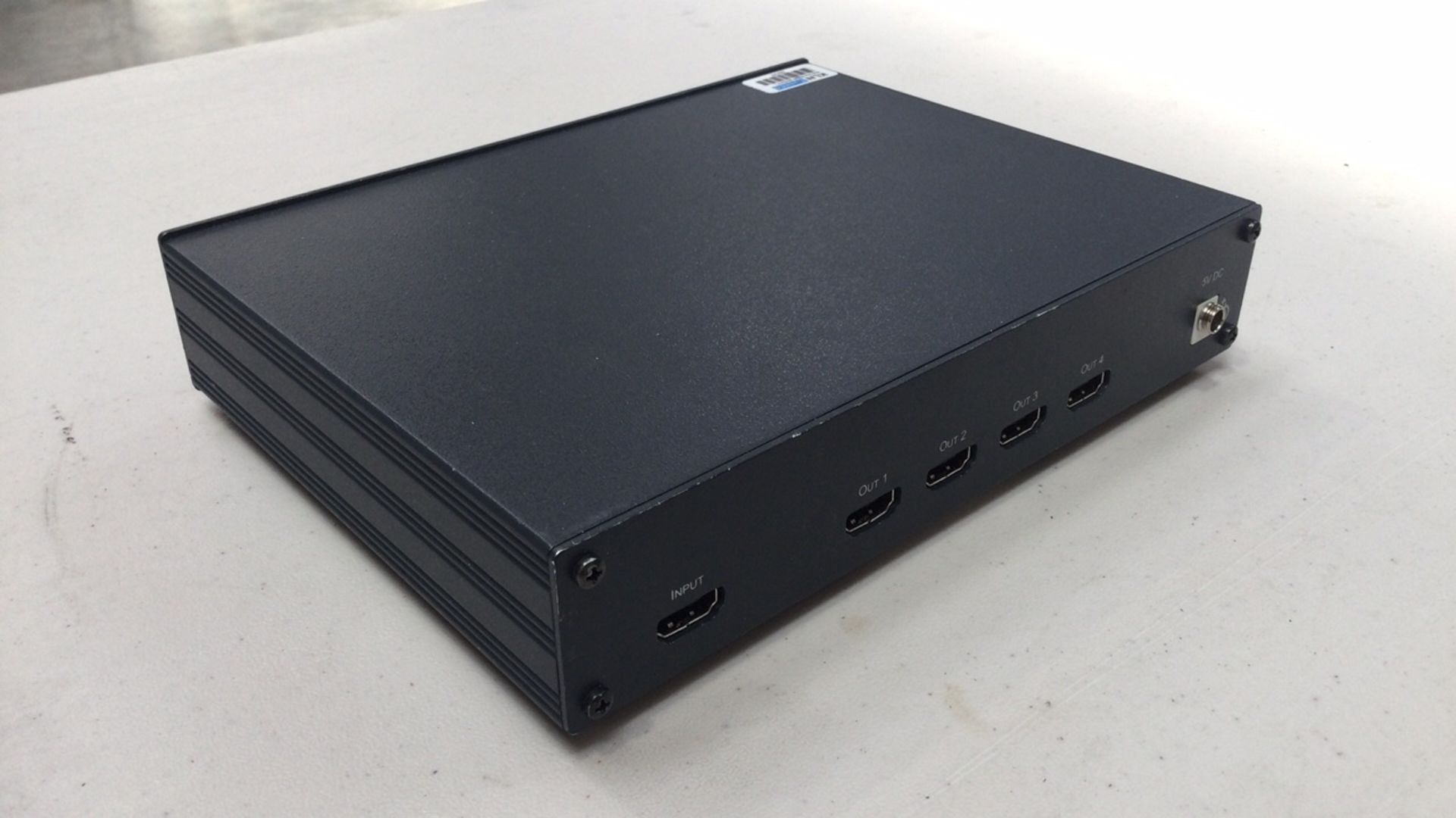 Kramer VM-400HDCP 1:4 DVI DA / PSU / Flightcase - Image 3 of 4