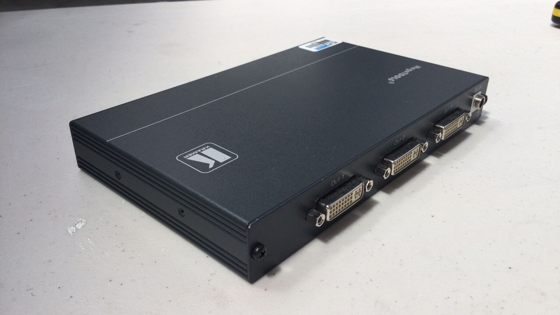 Kramer VM-400HDCP 1:4 DVI DA / PSU / Flightcase - Image 3 of 4