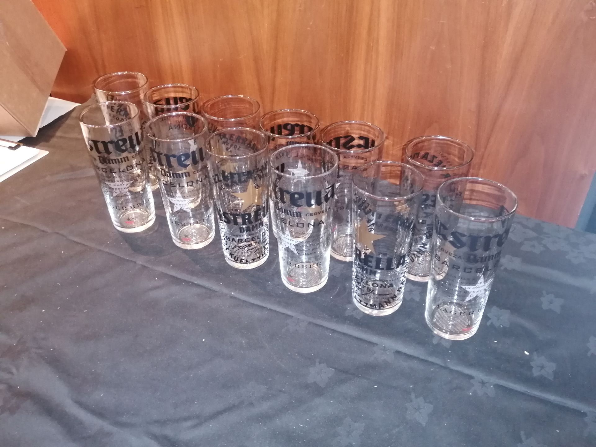 12 x Genuine Estrella pint glasses - Image 2 of 4