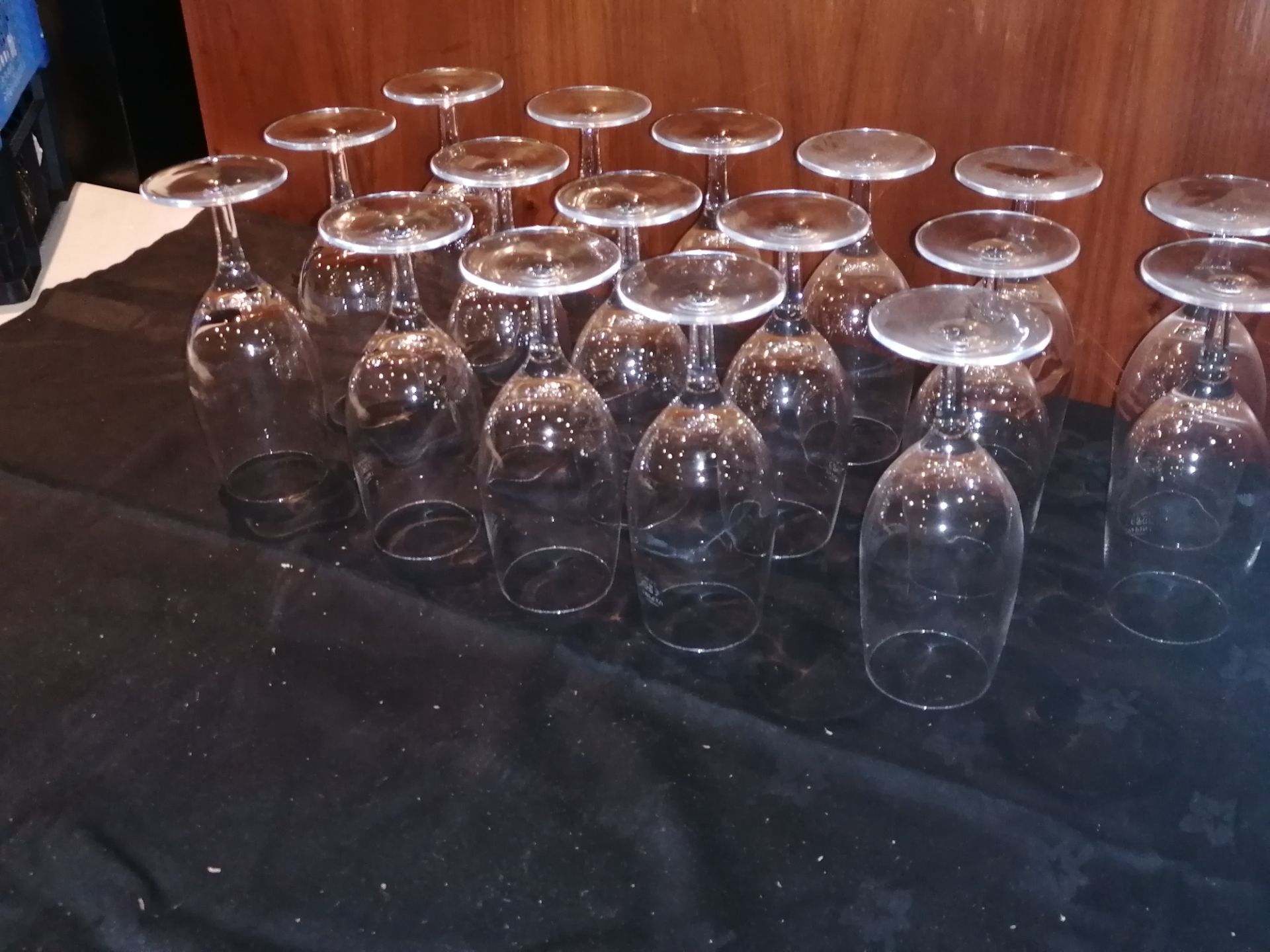 12 x fluted 1/2 pint glasses - Image 3 of 4