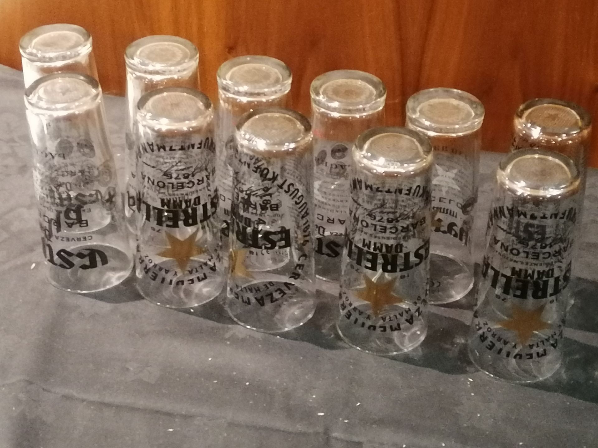 12 x Genuine Estrella 1/2 pint glasses - Image 2 of 3