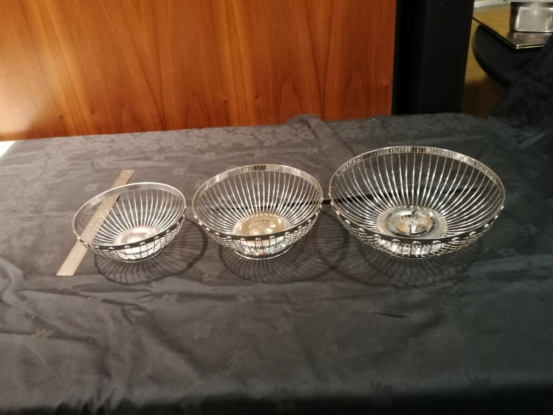 Aprox 42 x Stainless steel table baskets 28x 17cm - Image 4 of 4