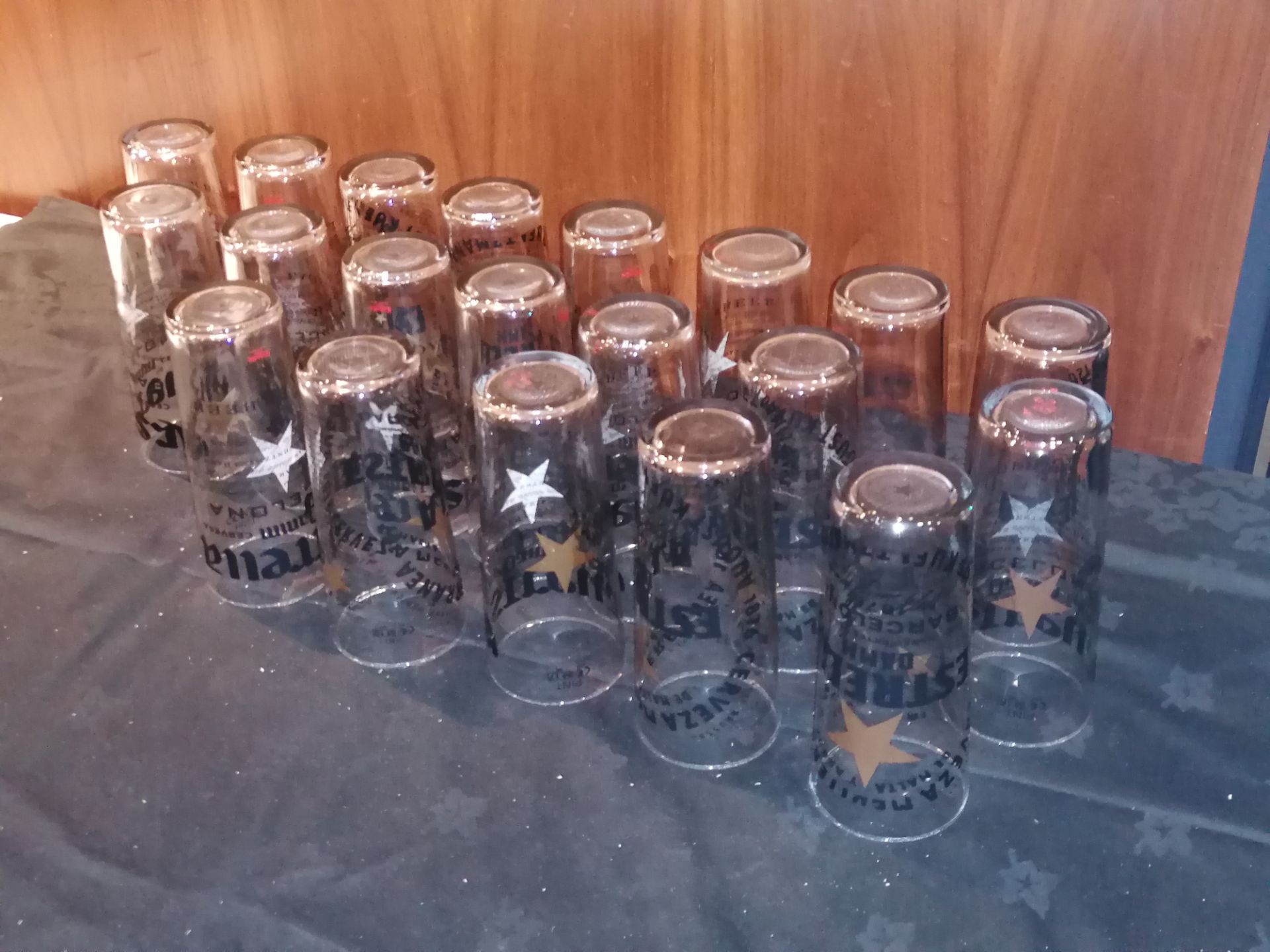 20 x Genuine Estrella pint glasses - Image 2 of 4