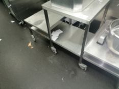 Stainless steel equipment bench with casters (cont