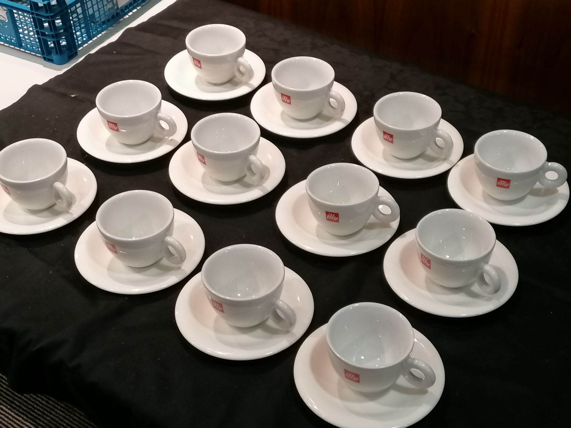 12 X illy coffee cups and 12 x Villeroy saucers - Image 3 of 4