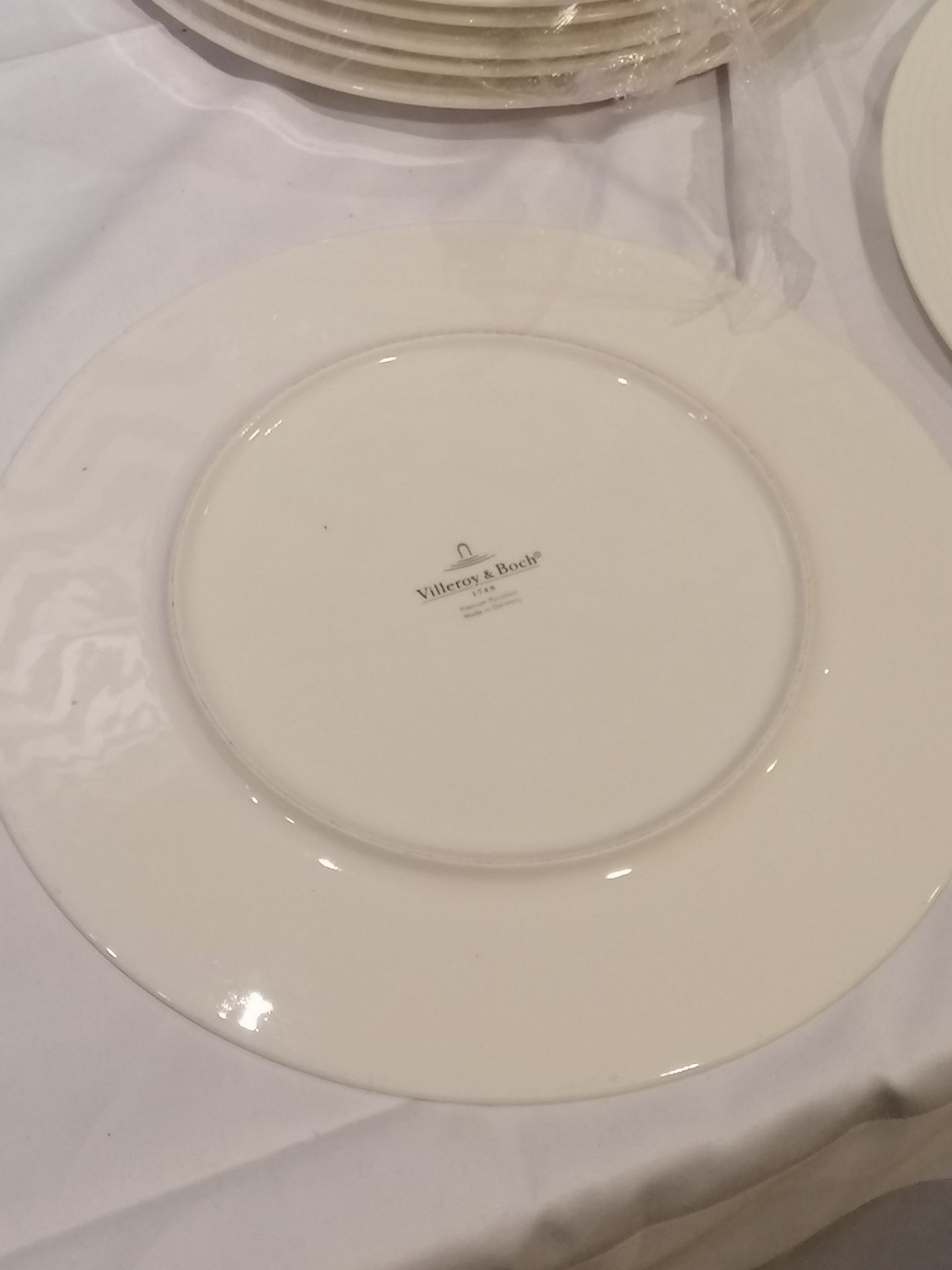 Approximately 95 plates and bowls from Villeroy & - Image 4 of 6