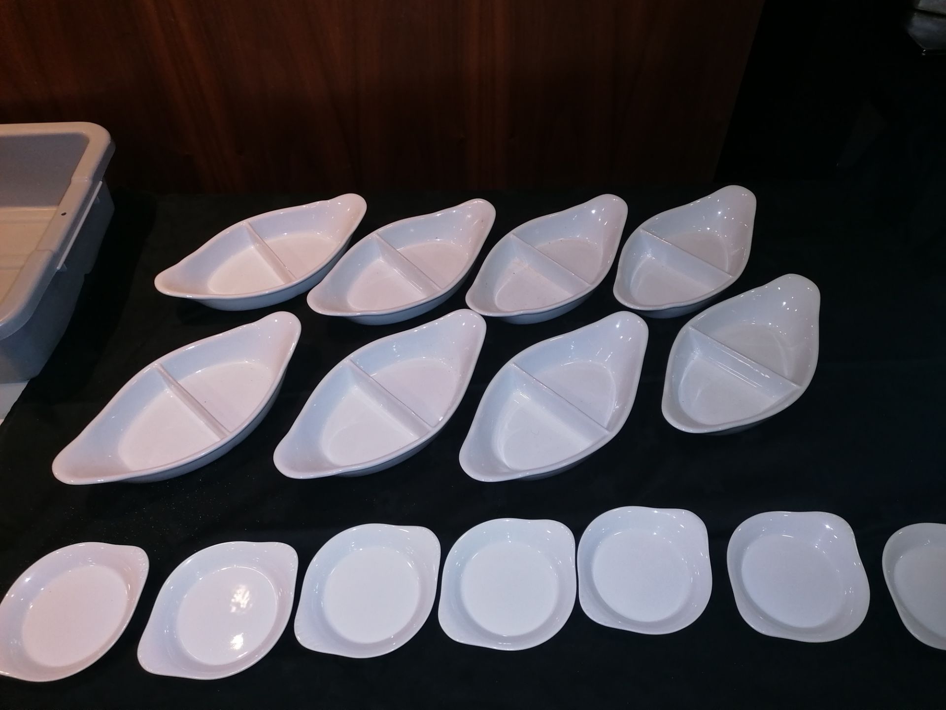 9 x Titan 28cm & 9 x Olympia 15cm serving dishes - Image 3 of 3