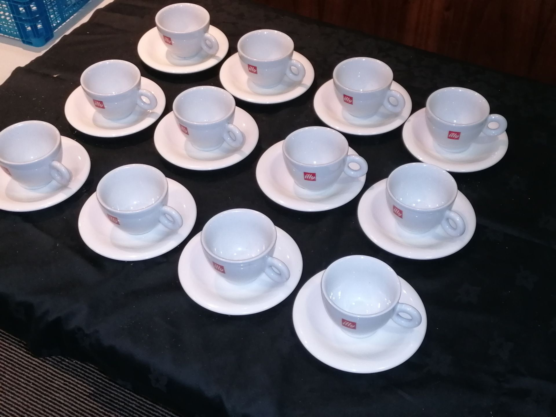 12 X illy coffee cups and 12 x Villeroy saucers - Image 2 of 4