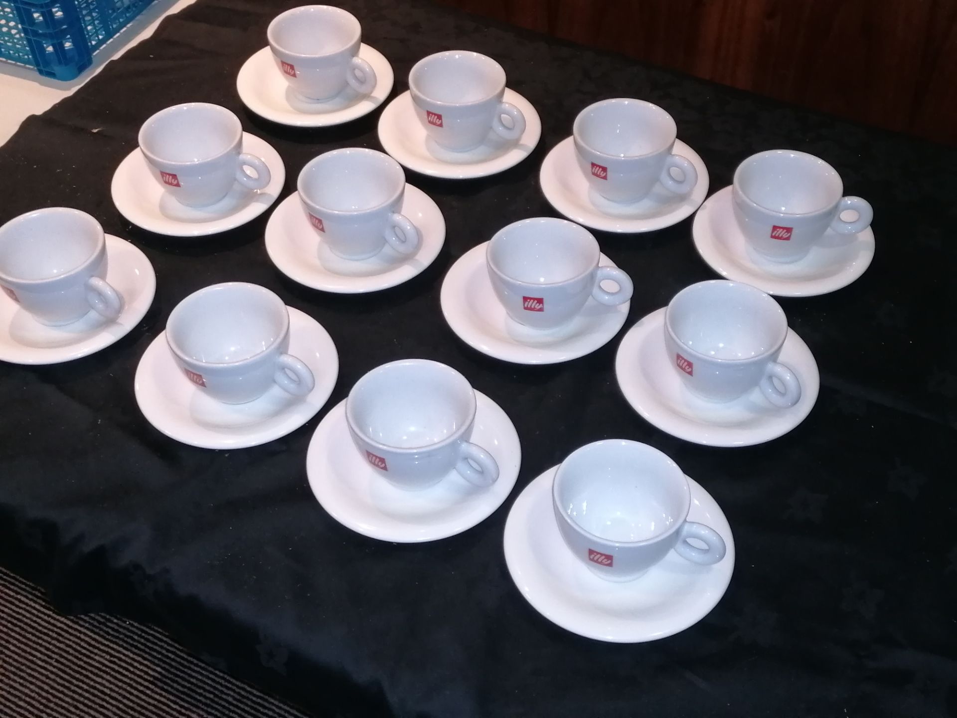 12 X illy coffee cups and 12 x Villeroy saucers - Image 3 of 4