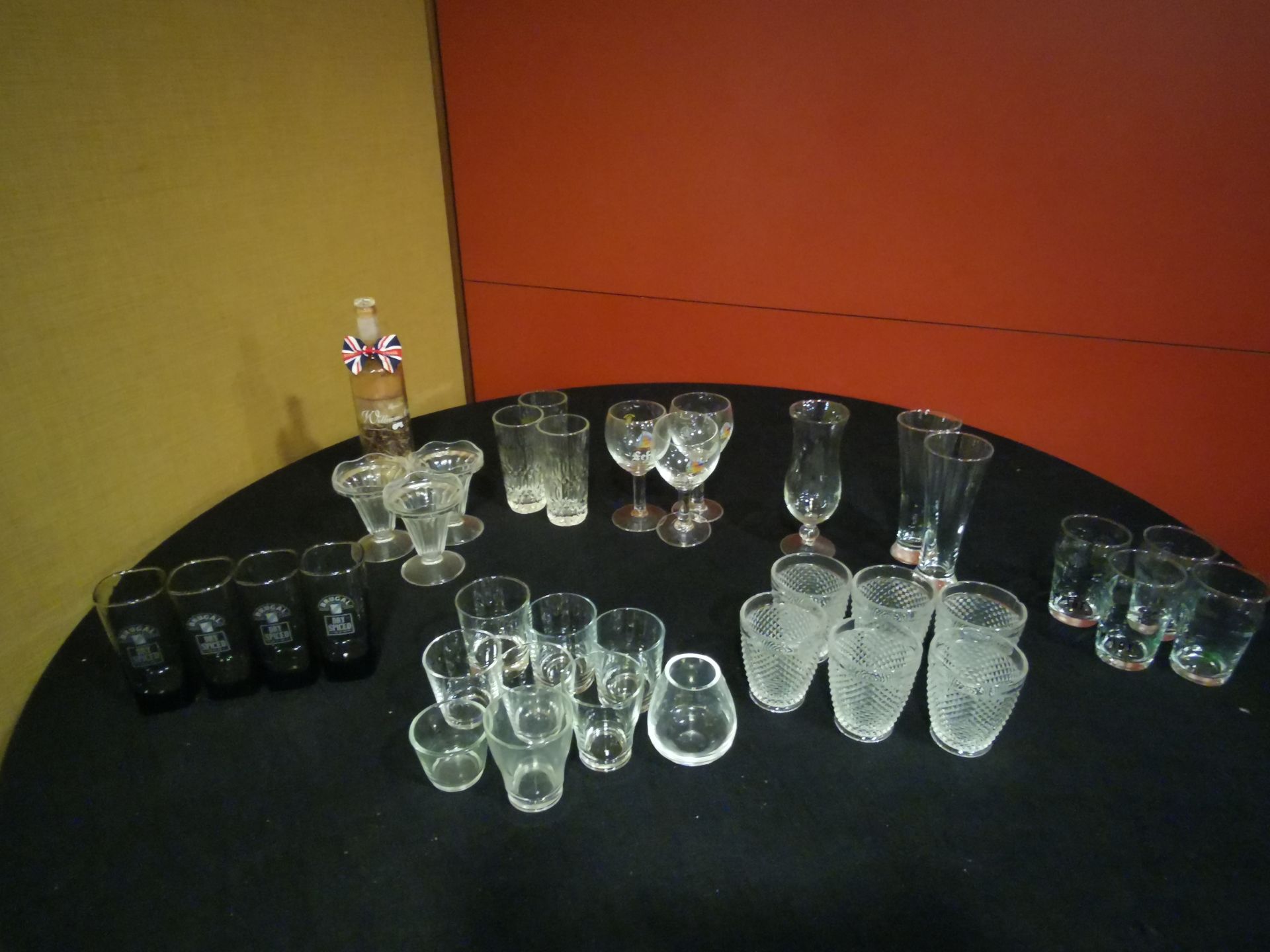 Mixture of mix & match glasses - Image 2 of 7