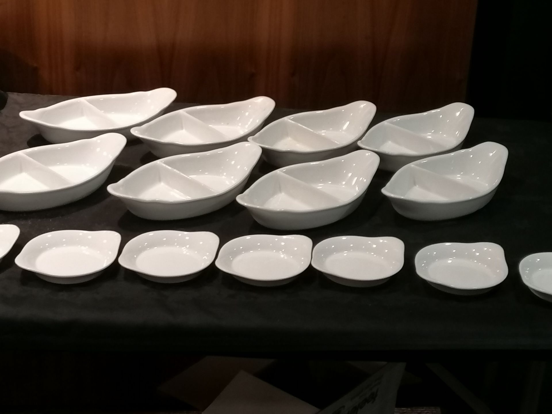 9 x Titan 28cm & 9 x Olympia 15cm serving dishes - Image 2 of 3