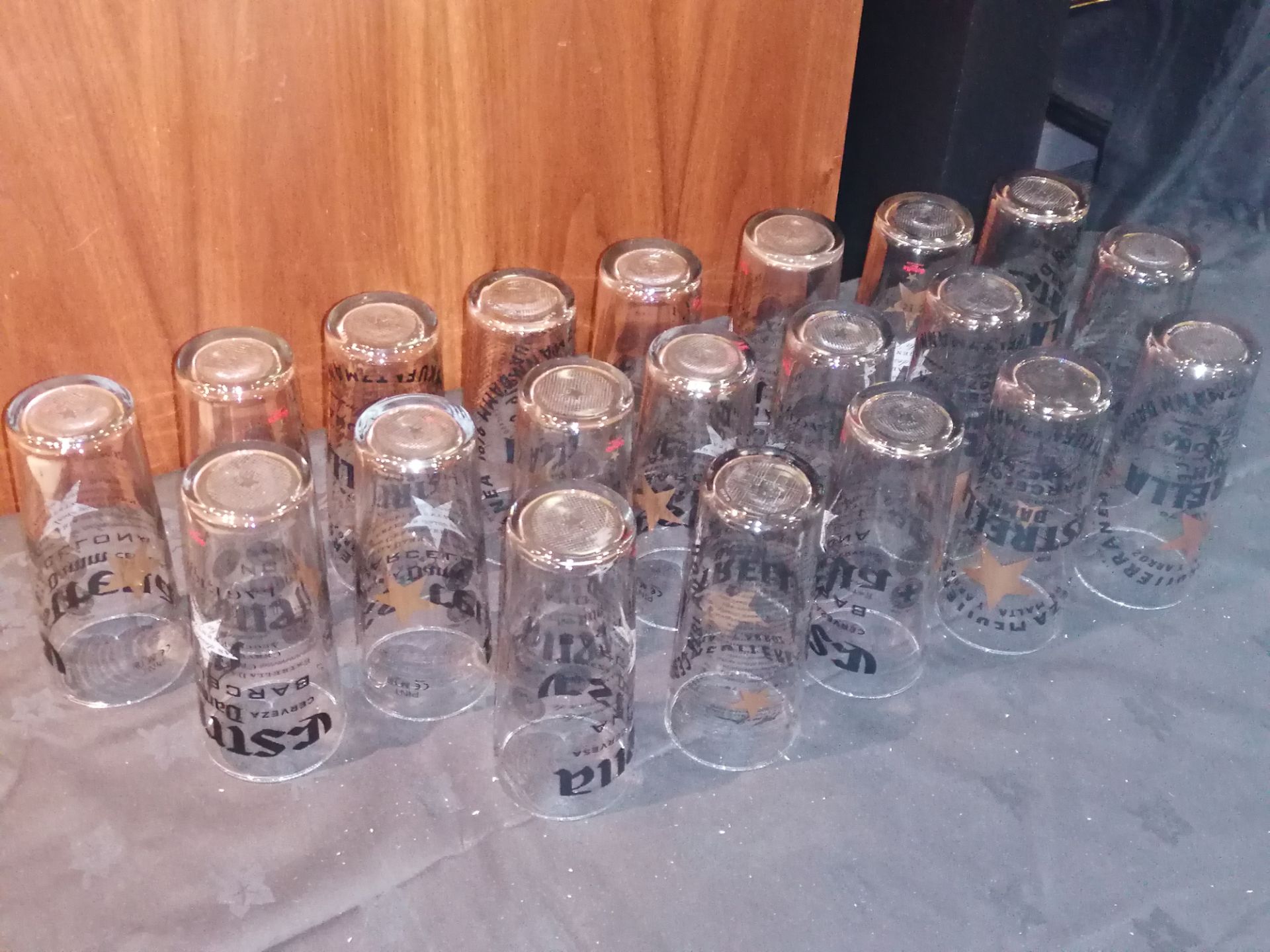 20 x Genuine Estrella pint glasses - Image 4 of 4