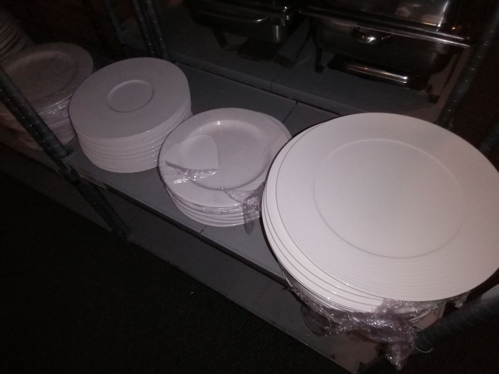 Approximately 95 plates and bowls from Villeroy & - Image 2 of 6