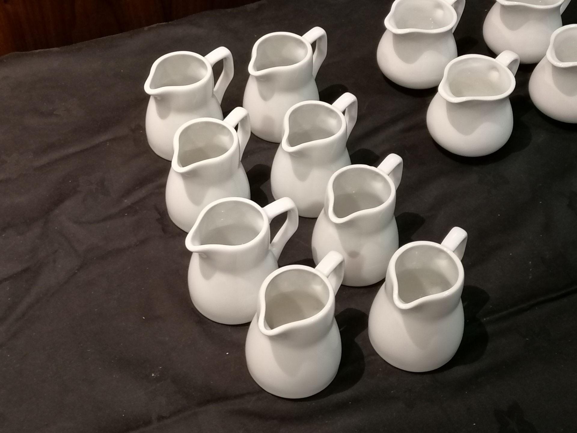 8 x Porcelite jugs 4 x Athena jugs - Image 3 of 4