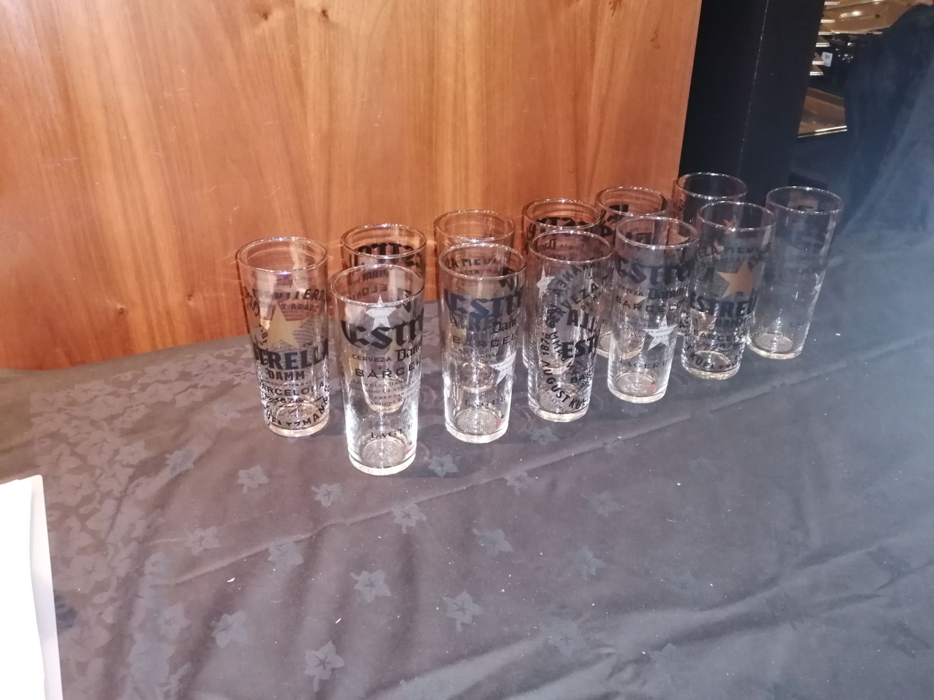 12 x Genuine Estrella pint glasses - Image 4 of 4