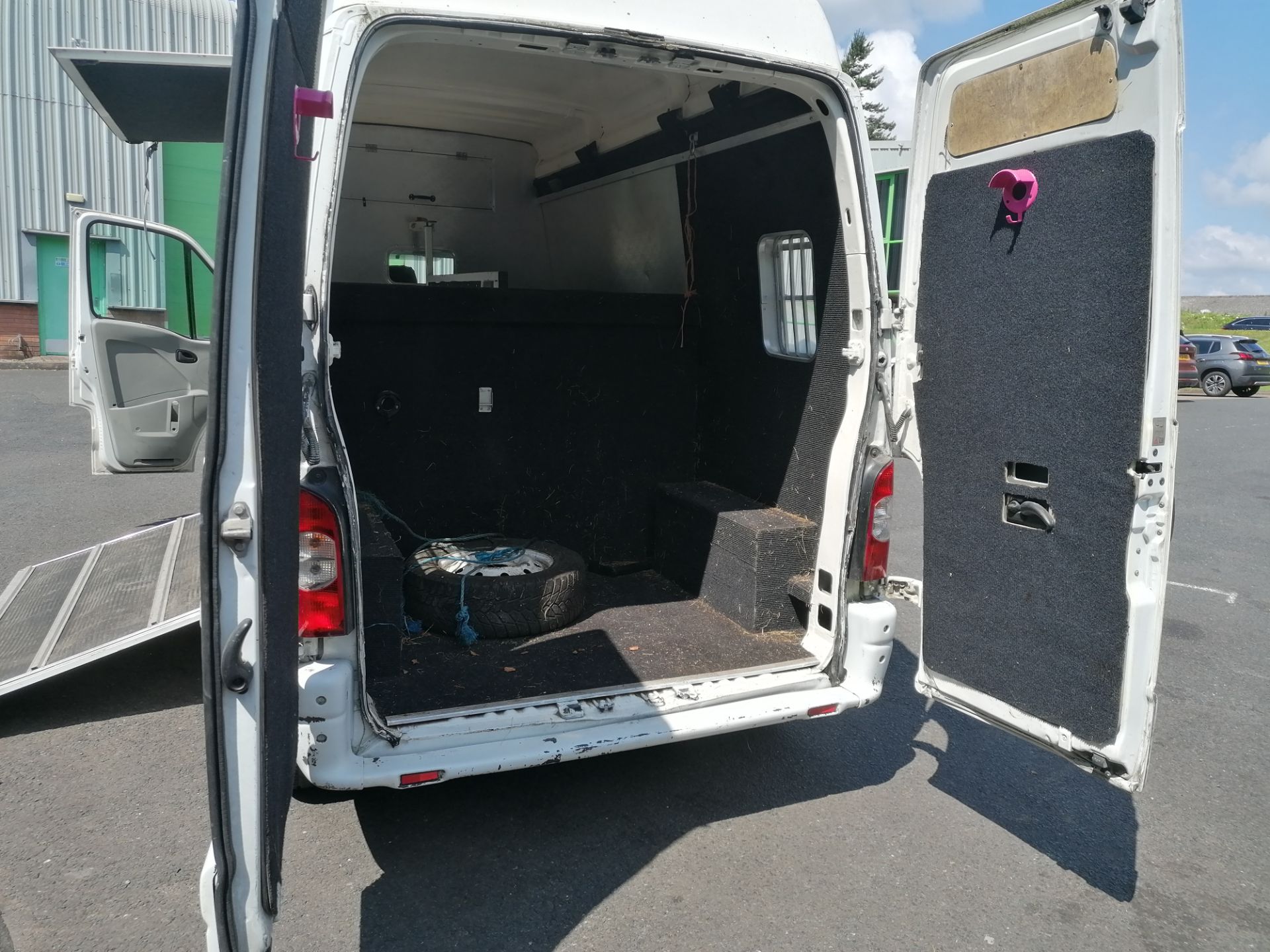 Renault Master LH35 DCI 120, 2,464cc Diesel Two Stall Horse Box with Side loading ramp, - Image 10 of 14