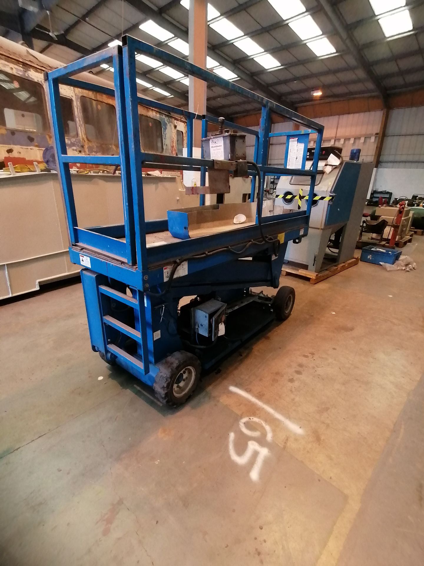 Genie GS1930 Electric Scissor Lift Genie GS-1930 Scissor Lift is only 0.76m (30in) wide and will - Image 2 of 5