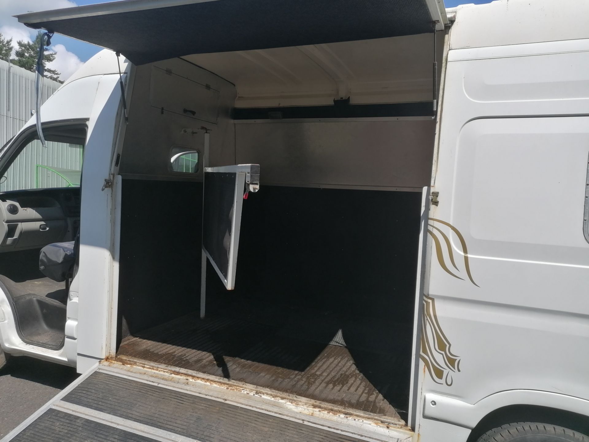 Renault Master LH35 DCI 120, 2,464cc Diesel Two Stall Horse Box with Side loading ramp, - Image 9 of 14