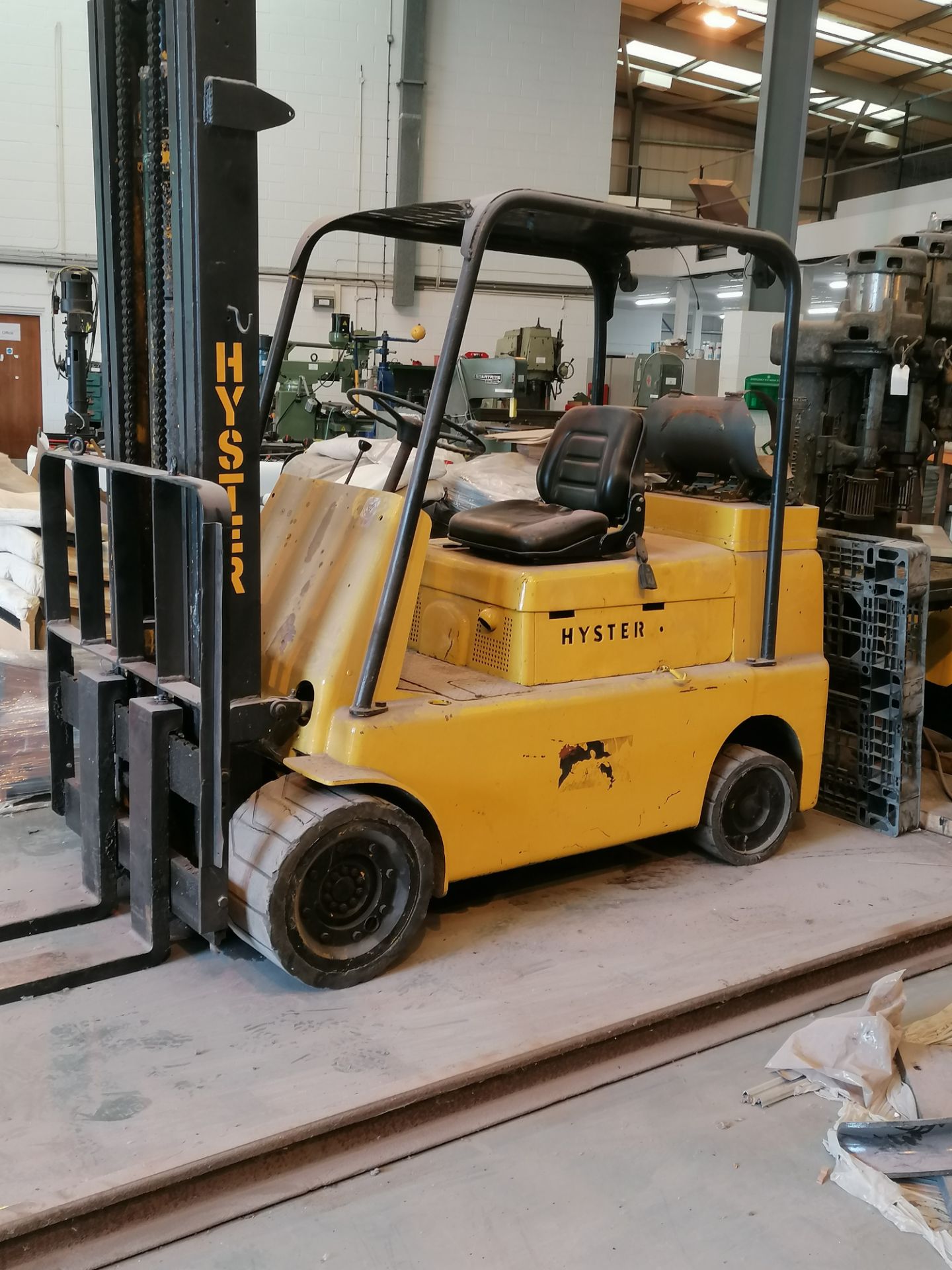 Hyster Lift Truck Model No S100B 6 Tonne . Maximum Lift capacity 4530kg Serial No A017A02212R .