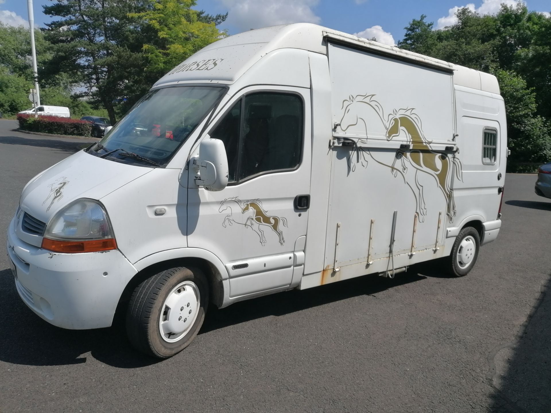 Renault Master LH35 DCI 120, 2,464cc Diesel Two Stall Horse Box with Side loading ramp, - Image 6 of 14