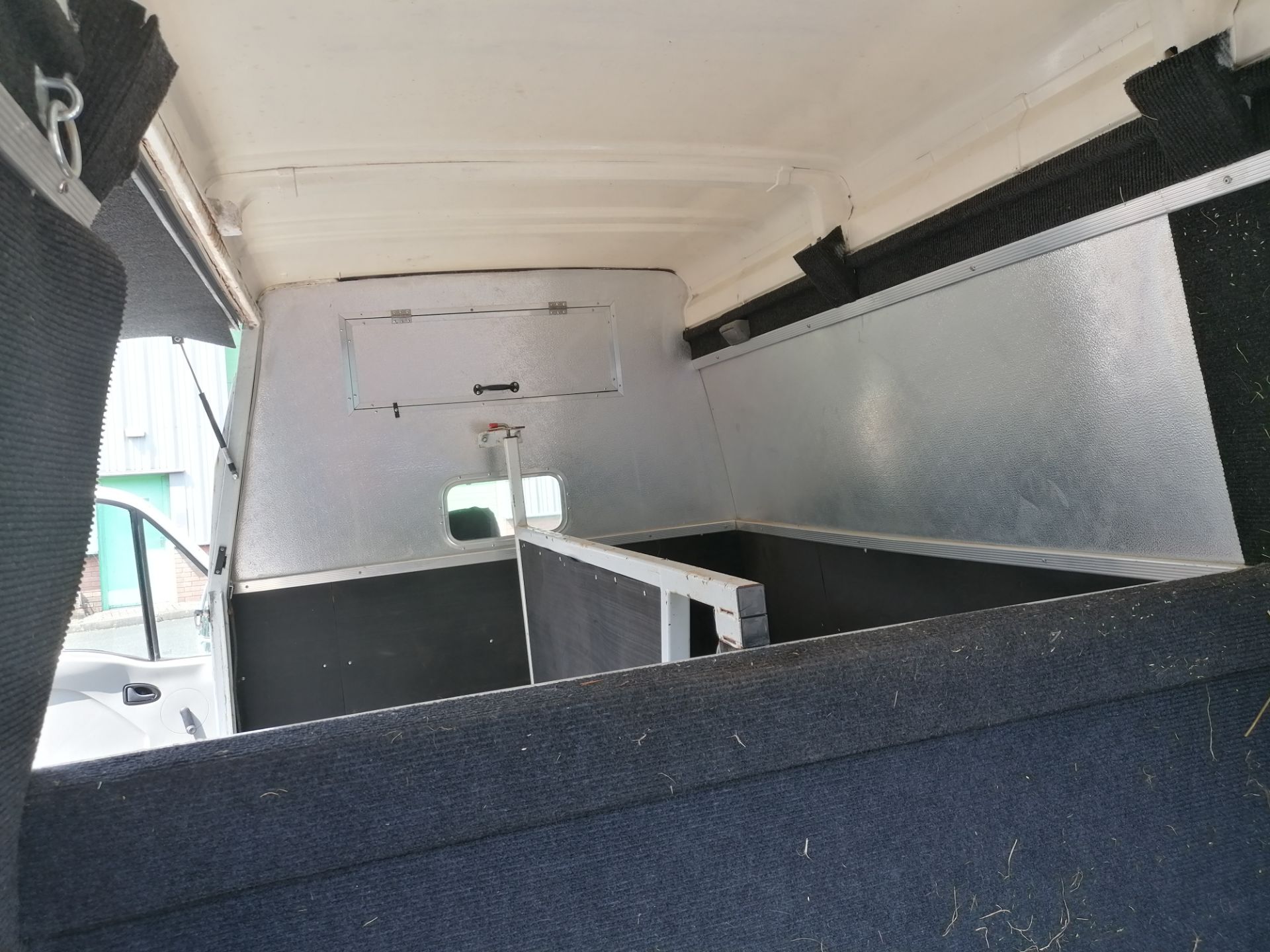 Renault Master LH35 DCI 120, 2,464cc Diesel Two Stall Horse Box with Side loading ramp, - Image 12 of 14