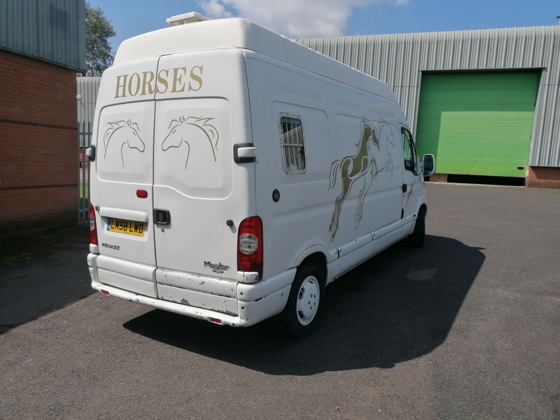 Renault Master LH35 DCI 120, 2,464cc Diesel Two Stall Horse Box with Side loading ramp, - Image 5 of 14