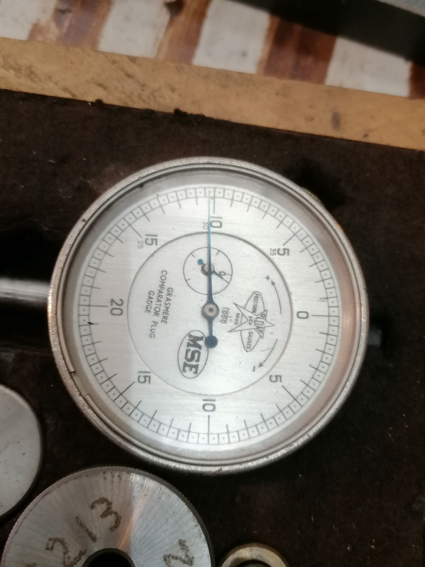 MSE Grasmere comparator plug gauge and accessories - Image 2 of 2