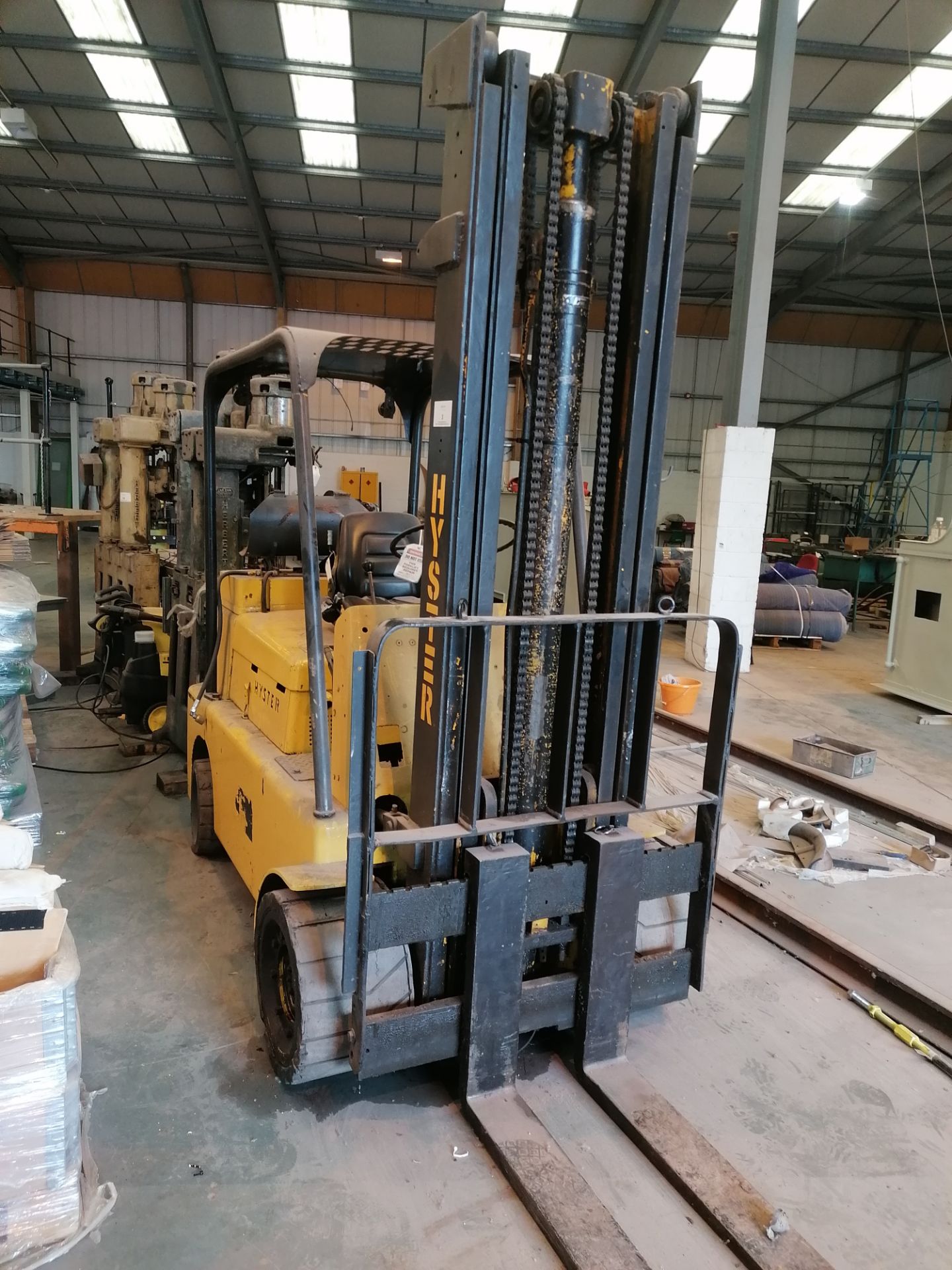 Hyster Lift Truck Model No S100B 6 Tonne . Maximum Lift capacity 4530kg Serial No A017A02212R . - Image 4 of 6