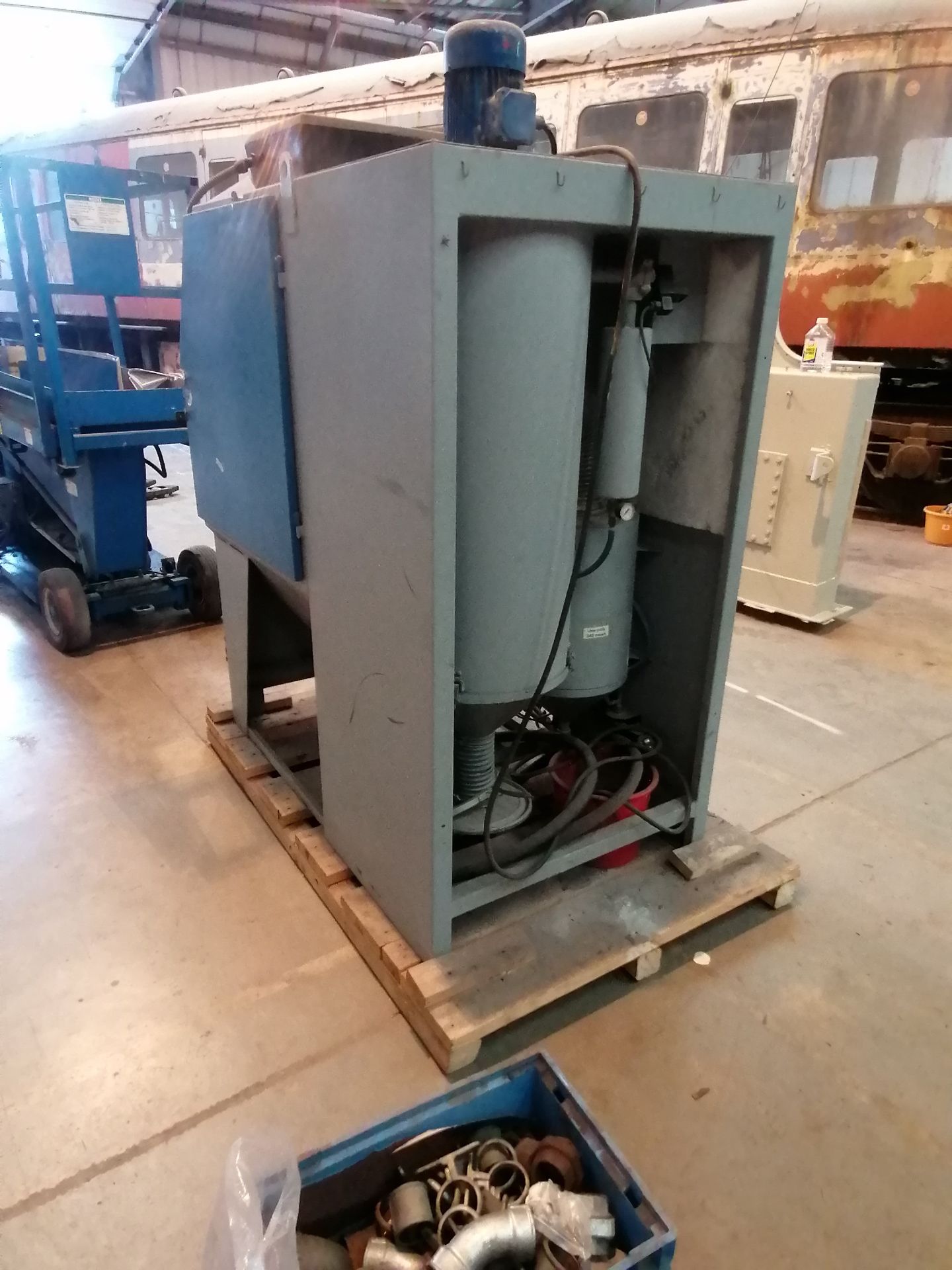 Clemco Pulsar 3 suction blast cabinet with built in media dust collector - Image 4 of 5