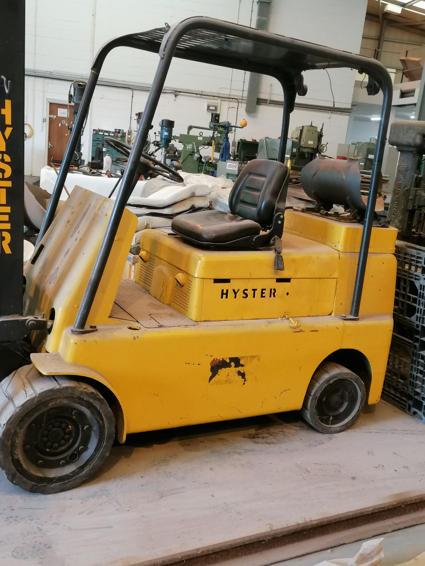 Hyster Lift Truck Model No S100B 6 Tonne . Maximum Lift capacity 4530kg Serial No A017A02212R . - Image 2 of 6