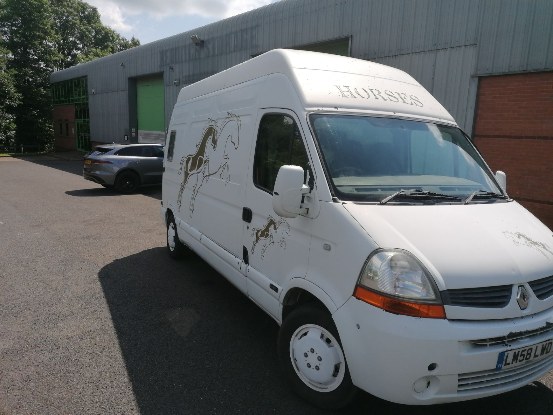 Renault Master LH35 DCI 120, 2,464cc Diesel Two Stall Horse Box with Side loading ramp, - Image 2 of 14