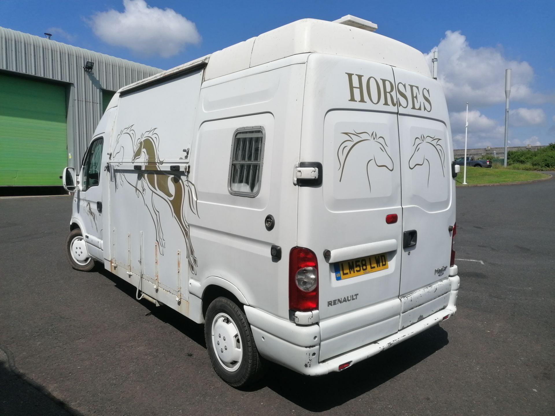 Renault Master LH35 DCI 120, 2,464cc Diesel Two Stall Horse Box with Side loading ramp, - Image 4 of 14