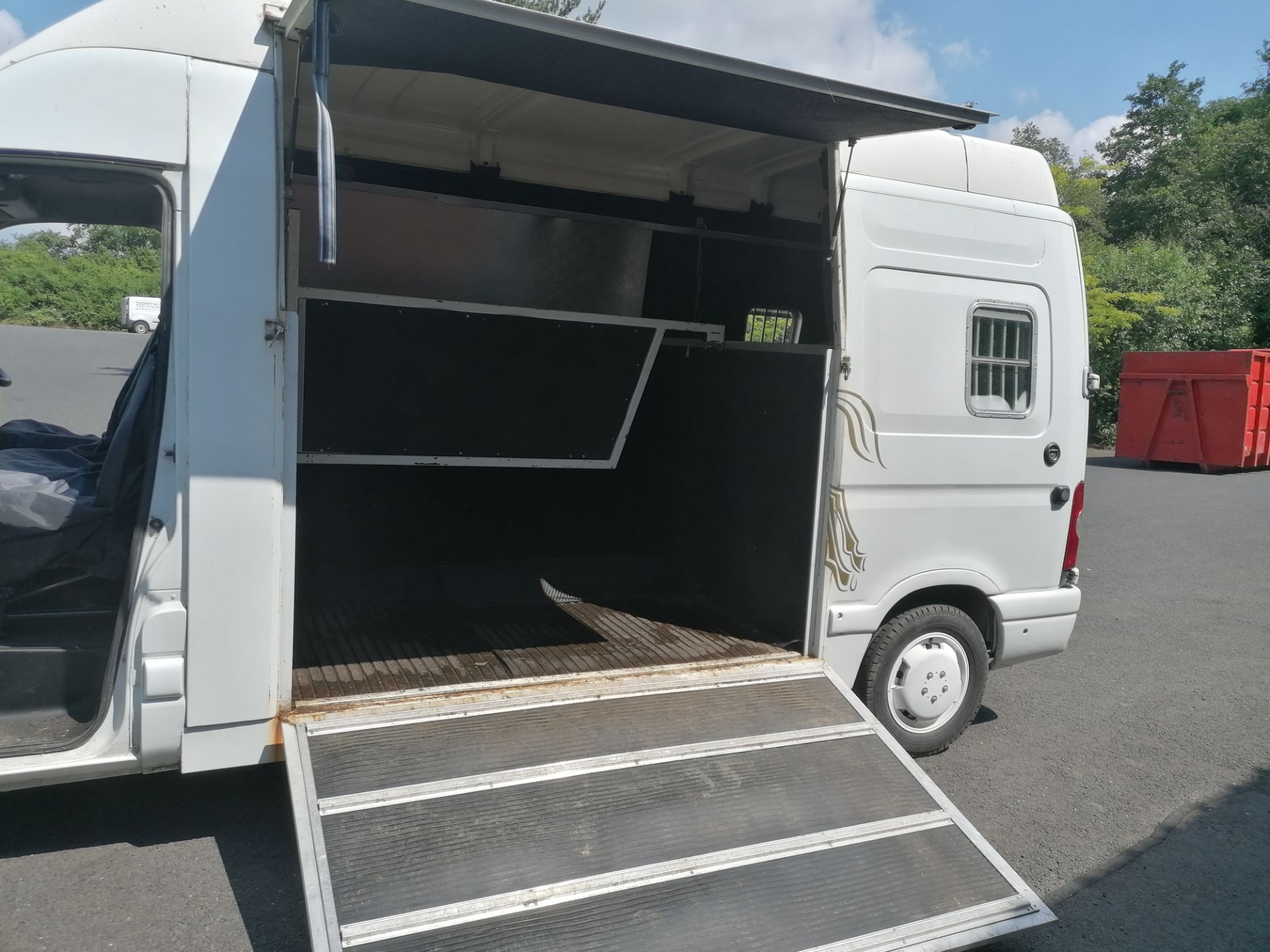 Renault Master LH35 DCI 120, 2,464cc Diesel Two Stall Horse Box with Side loading ramp, - Image 8 of 14