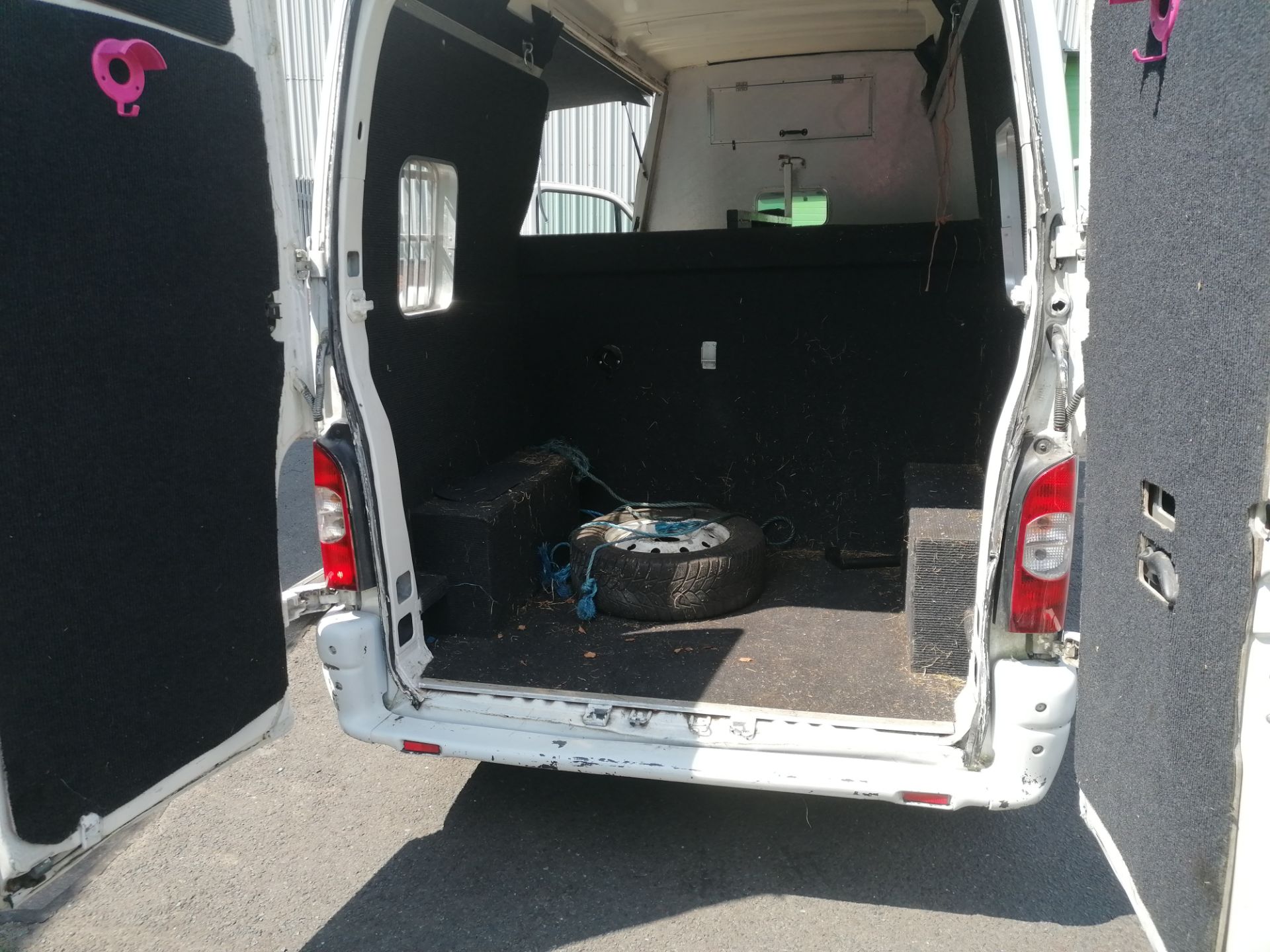 Renault Master LH35 DCI 120, 2,464cc Diesel Two Stall Horse Box with Side loading ramp, - Image 11 of 14