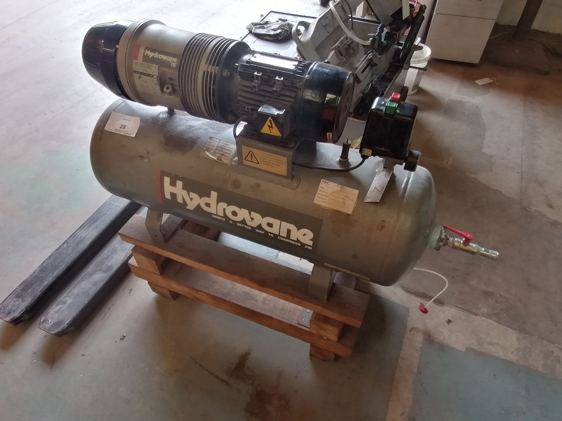 Hydrovane 15 compressor mounted on 100ltr reciever Serial No 2871 Design pressure 11.4 bar