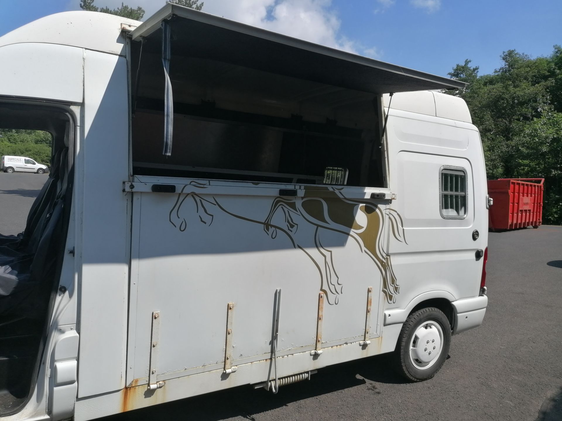 Renault Master LH35 DCI 120, 2,464cc Diesel Two Stall Horse Box with Side loading ramp, - Image 7 of 14