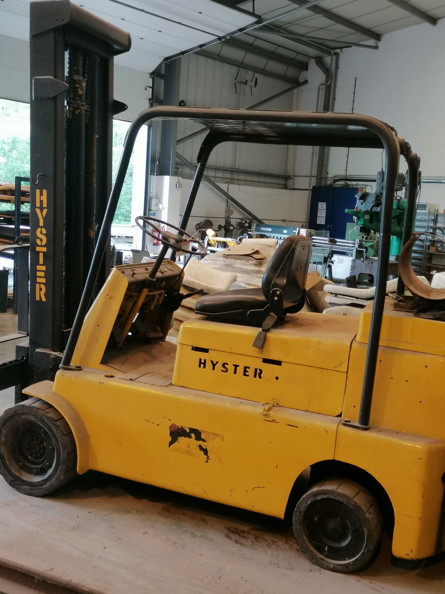 Hyster Lift Truck Model No S100B 6 Tonne . Maximum Lift capacity 4530kg Serial No A017A02212R . - Image 3 of 6