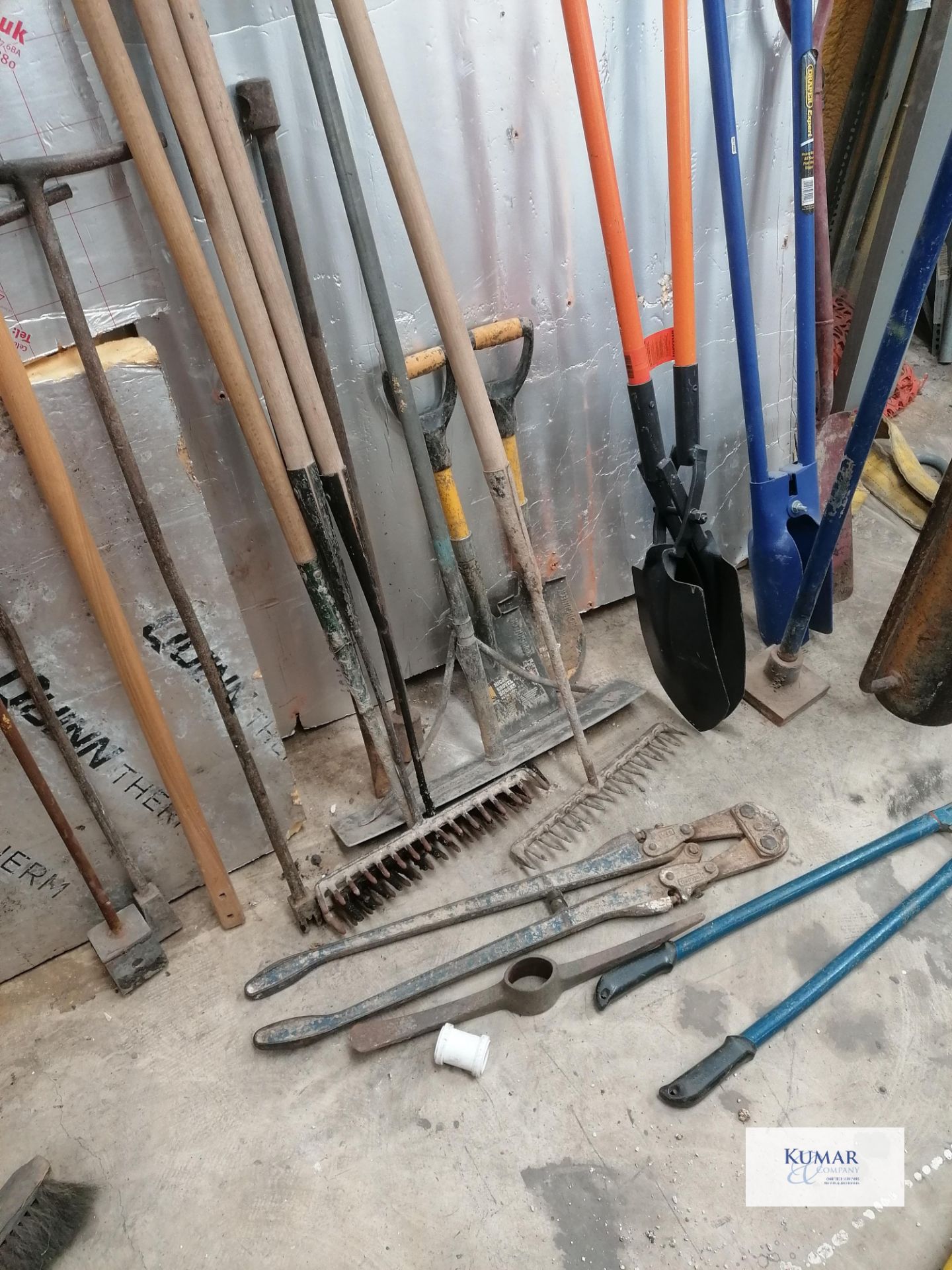 Large selection of hand tools and implements including , Post Knocker , Post hole digger , Small - Image 4 of 5
