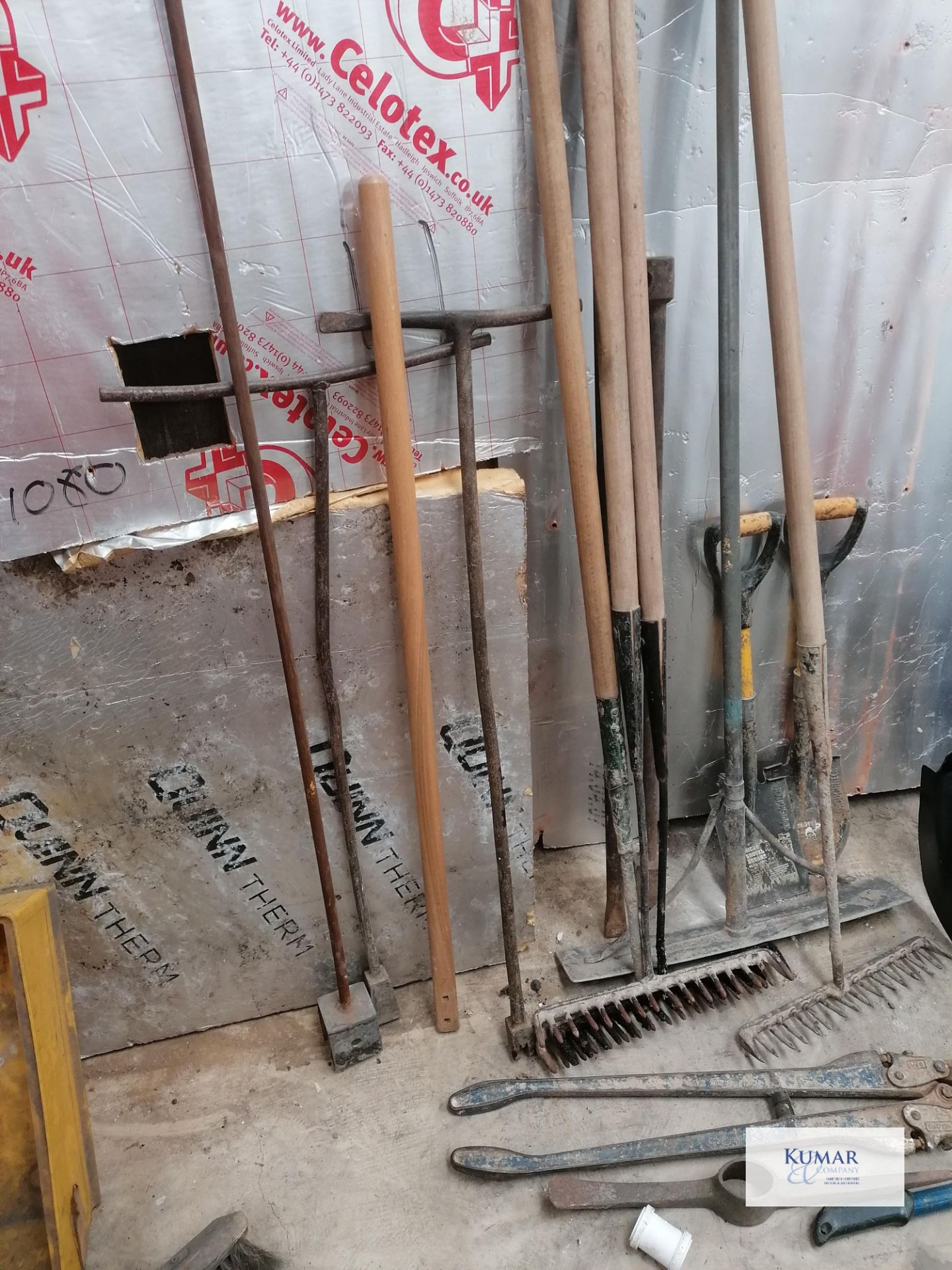 Large selection of hand tools and implements including , Post Knocker , Post hole digger , Small - Image 3 of 5