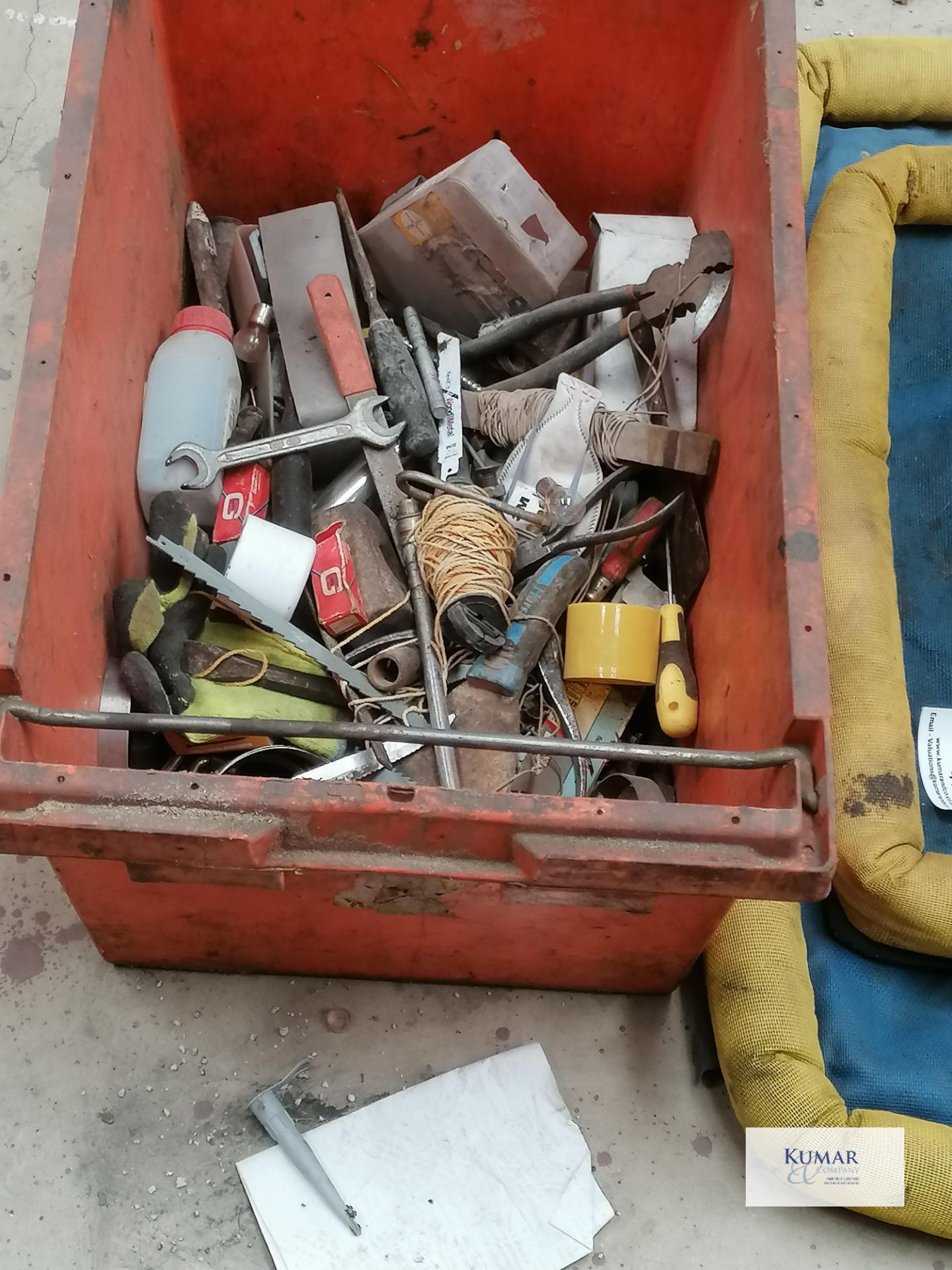 2 x Spill control site mats and miscellaneous box of tools and bric a brac - Image 3 of 4