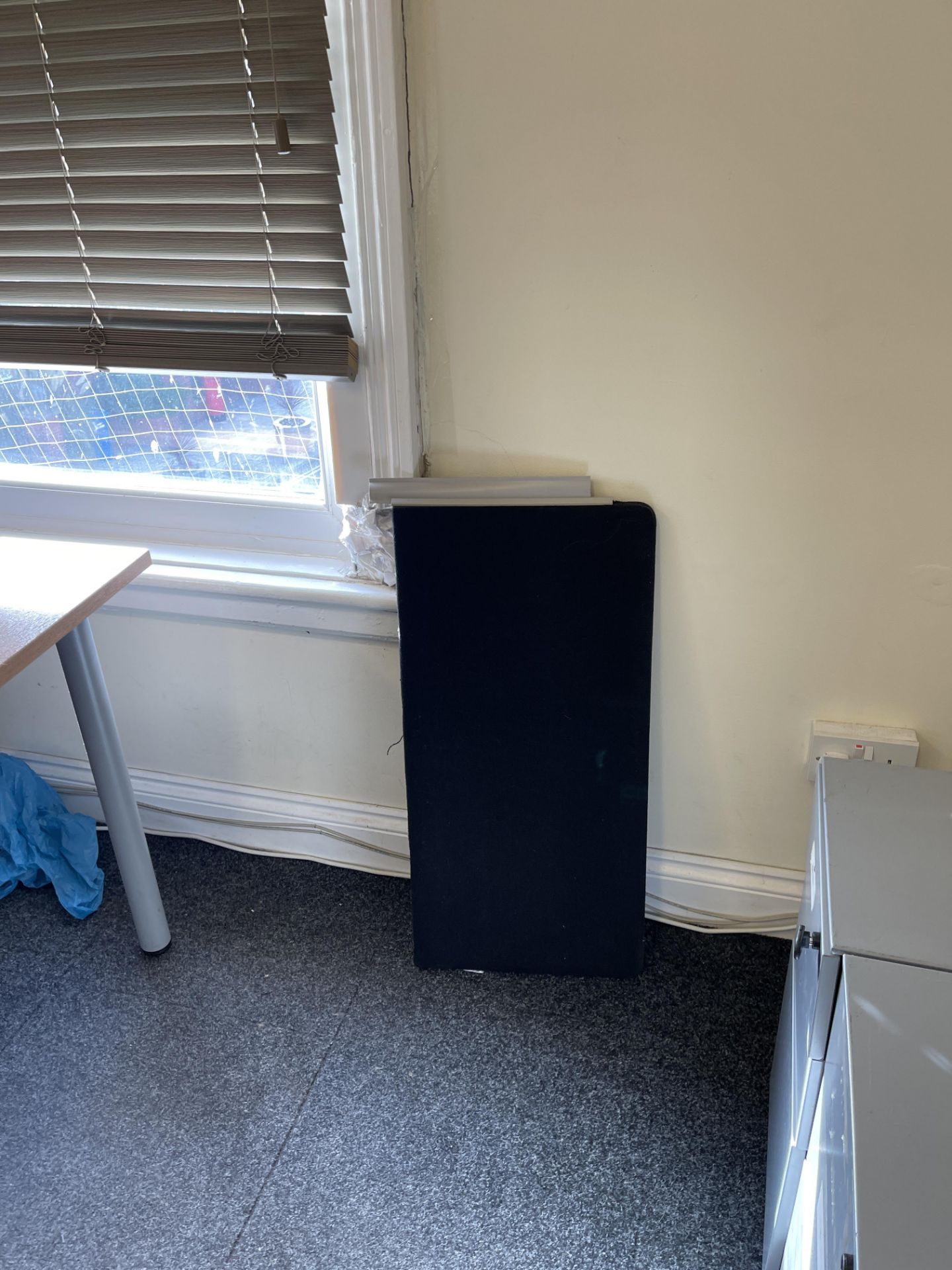 Quad Position Light Oak Effect Workstation with Dividers with 2: Flat Panel Monitors and Keyboard Sh - Image 3 of 5