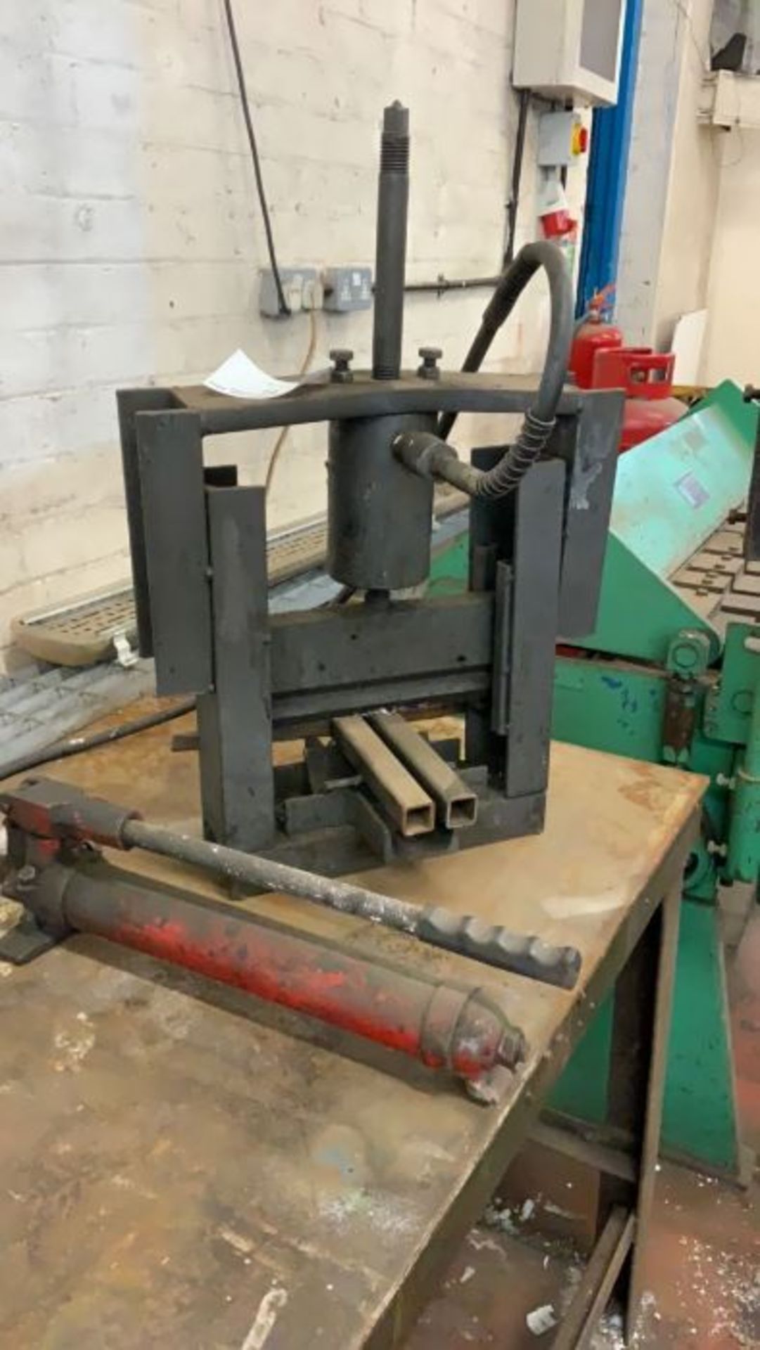 Fabricated Hand Operated Hydraulic Press - Image 4 of 10