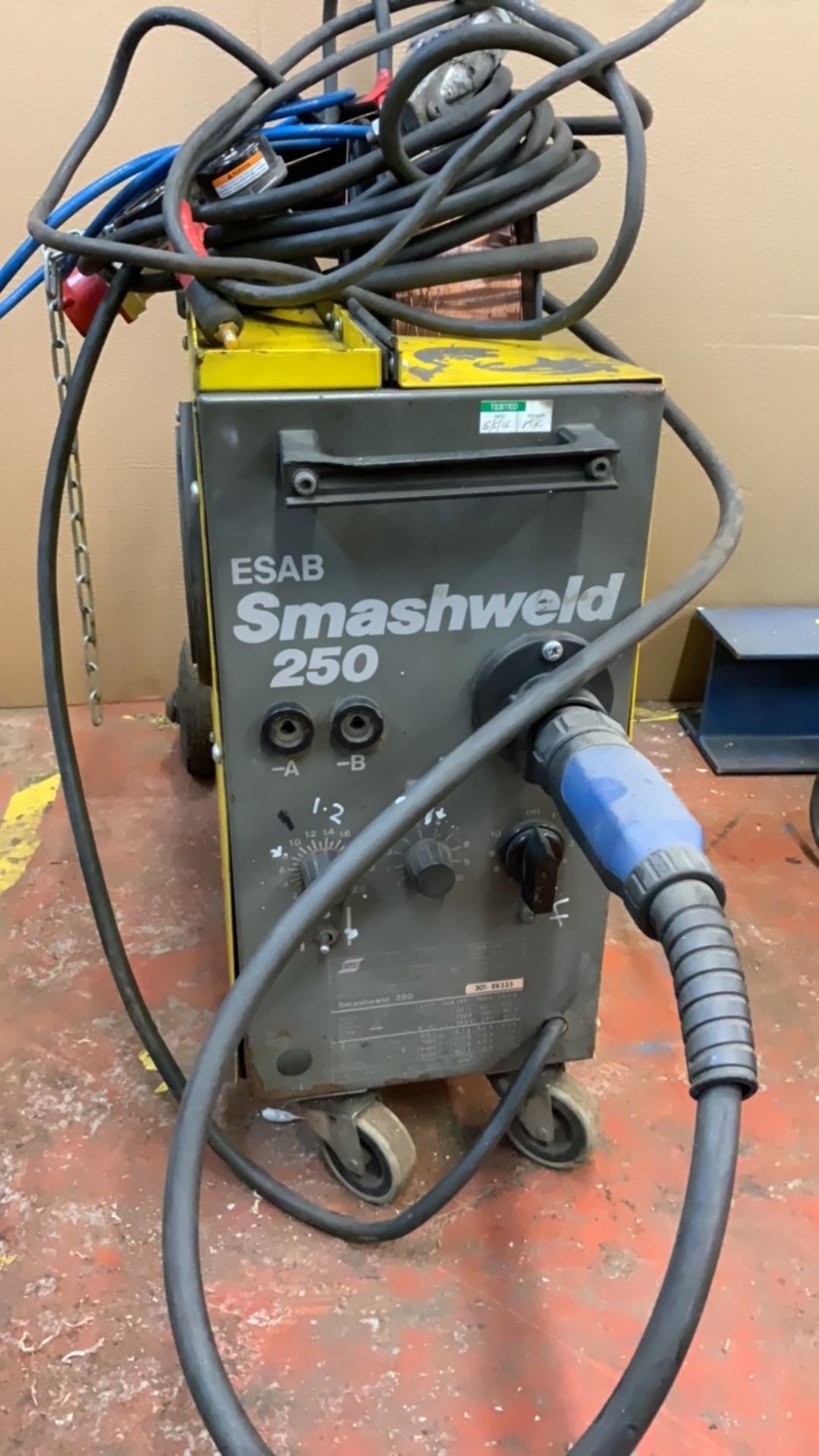 ESAB Smashweld 250, Welder, Serial No. 301-06333 with wire feed and part roll of wire - Image 9 of 14