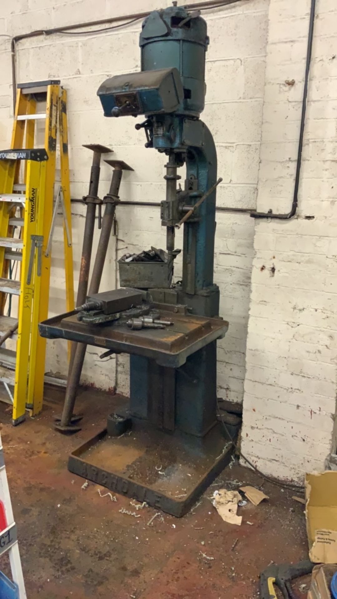 Archdale Pillar Drill with rise and fall table, adjustable gearbox settings, machine vice and box of - Image 12 of 22