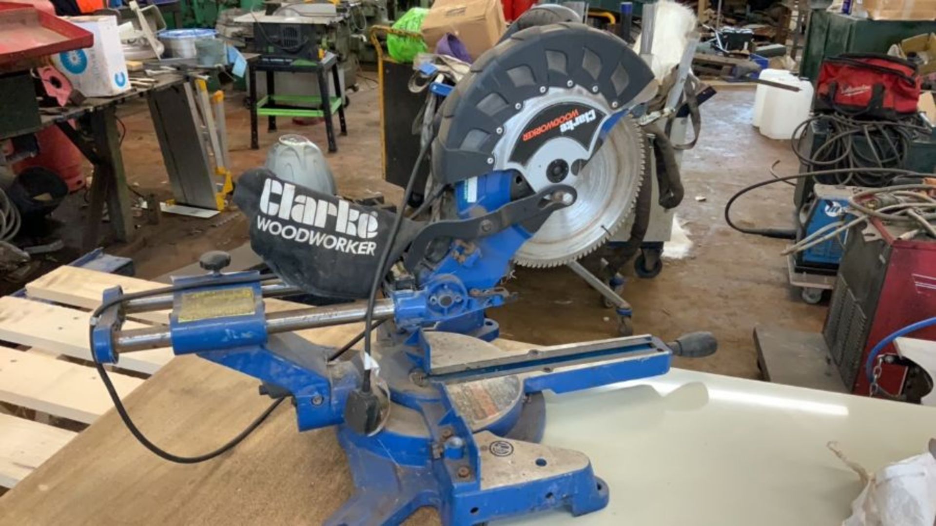 Clarke Woodworker 10â€ Sliding Compound Mitre Saw - Image 4 of 10